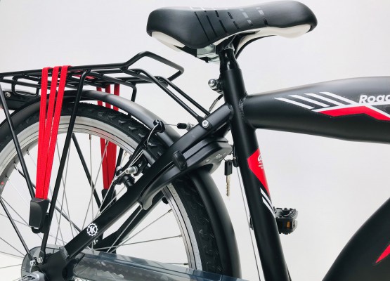 Mat Zwart Red Stripe